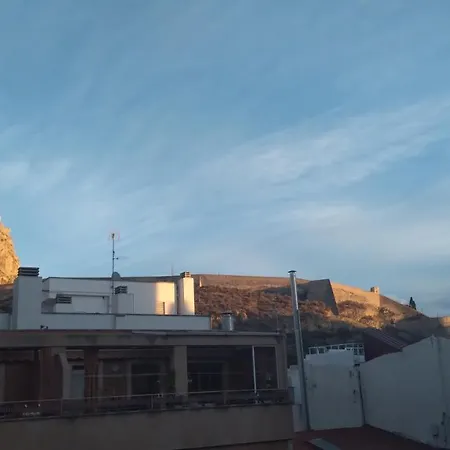 Love Alicante بيت شباب